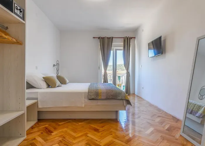 Luksa - Zf Hvar * Hvar Town