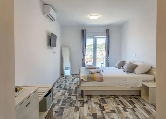 Luksa - Zf Hvar Hvar Town