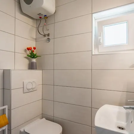 Luksa - Zf Hvar هفار