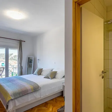 Luksa - Zf Hvar Hvar Town