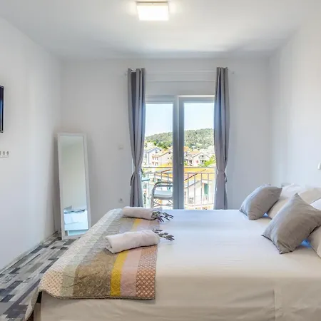 Luksa - Zf Hvar شقة *