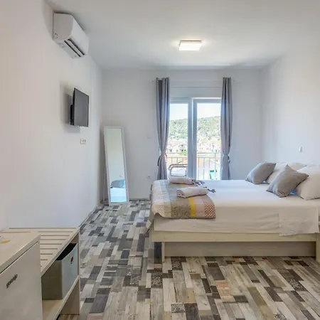 Luksa - Zf Hvar هفار