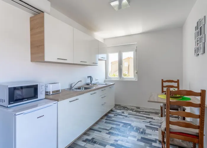 Luksa - Zf Hvar 赫瓦尔