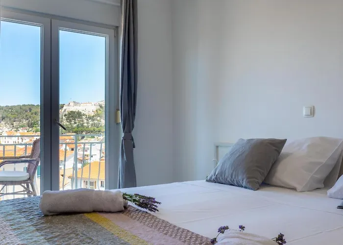 Luksa - Zf Hvar * Hvar Town